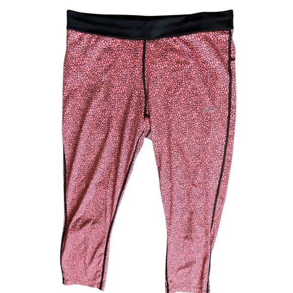 Nike Drive fit leggings Capri pants #Nike #DryFit measurements in pictures
Large - Picture 1 of 4